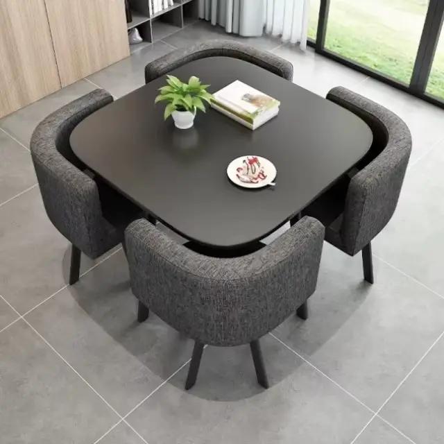 Meubles de salle à manger modernes très demandés - Table en MDF avec pieds en métal et ensemble de 4