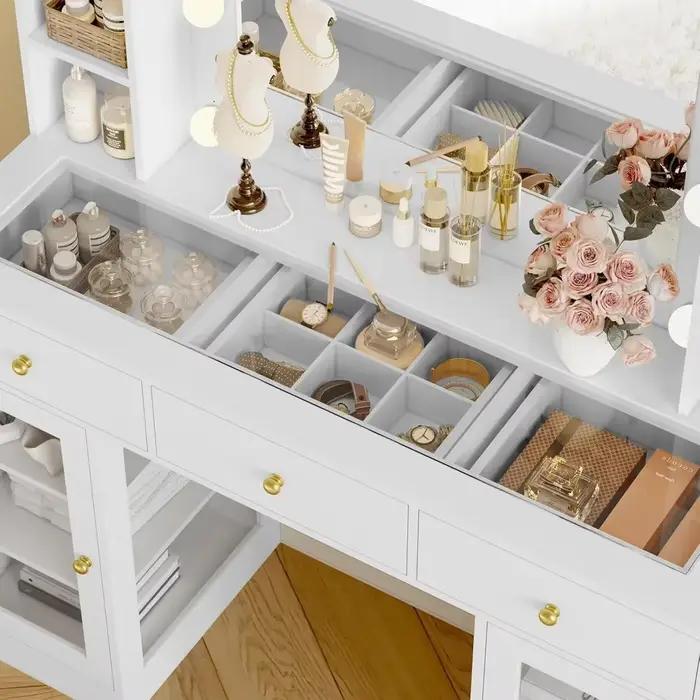Vanité blanche avec plateau en verre, lumières LED et prise de courant, 3 tiroirs