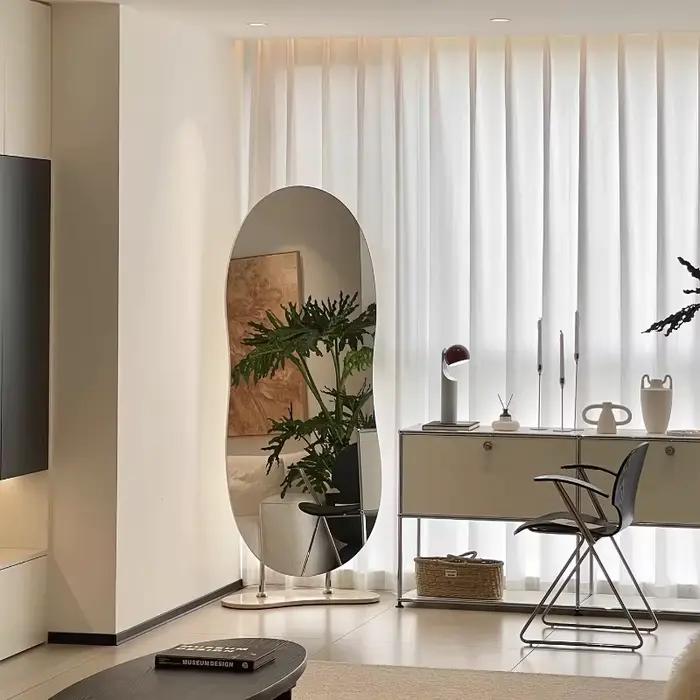 Miroir sur pied de luxe nordique pour toute la silhouette, grand format, design Alien, pour la décor