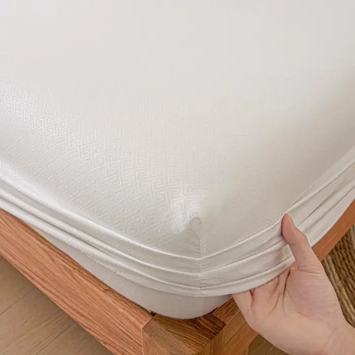 Protège-matelas antibactérien doux et hypoallergénique pour lit Queen/King, en tissu brossé, avec po