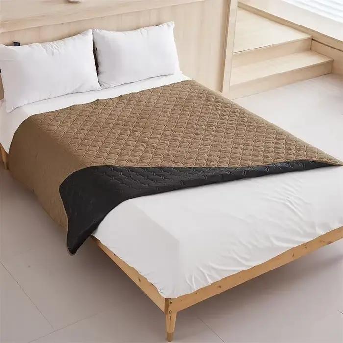 Couvre-lit hydrofuge pour lit king size