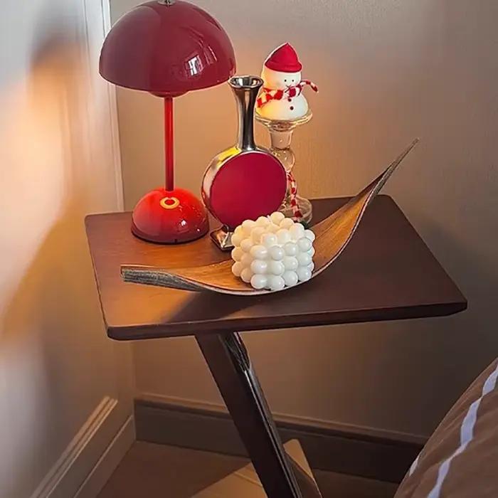 Table De chevet en métal peu encombrante