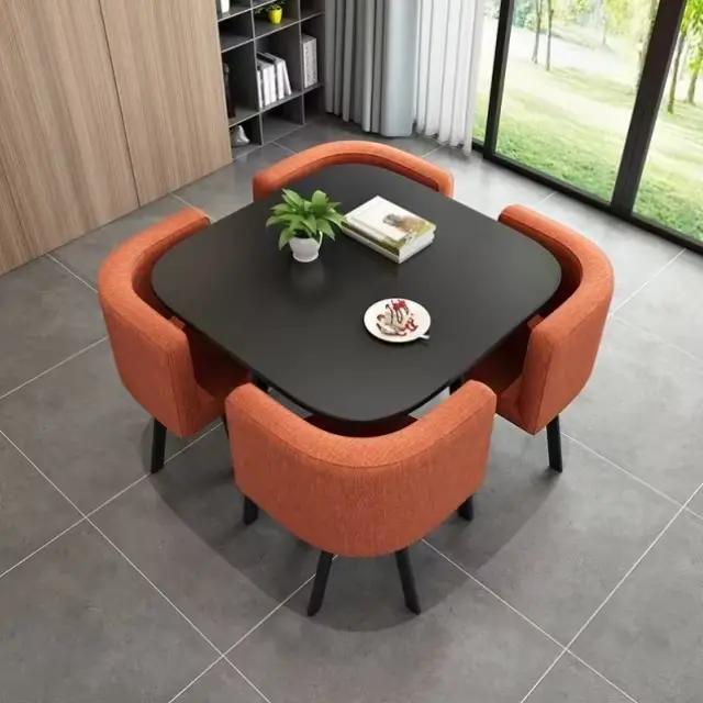 Meubles de salle à manger modernes très demandés - Table en MDF avec pieds en métal et ensemble de 4 chaises