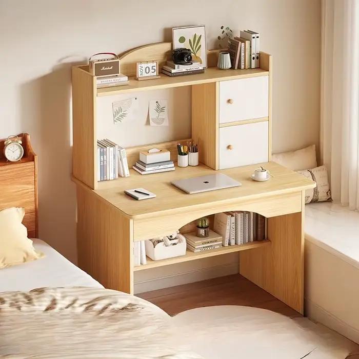 Bureau à domicile avec bibliothèque intégrée