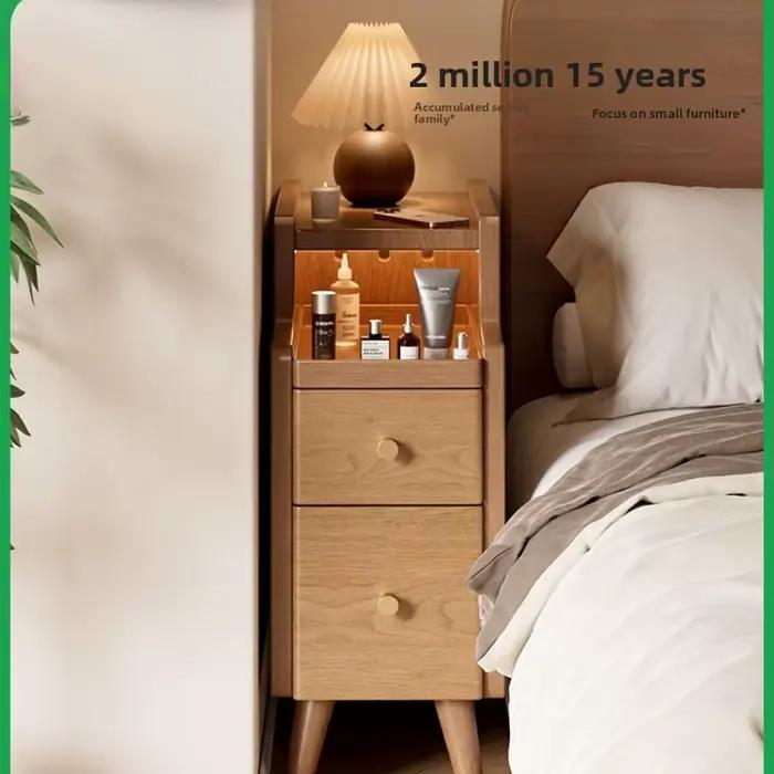 Table de chevet étroite minimaliste en bois massif