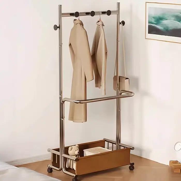 Porte-vêtements en métal industriel moderne avec panier de rangement