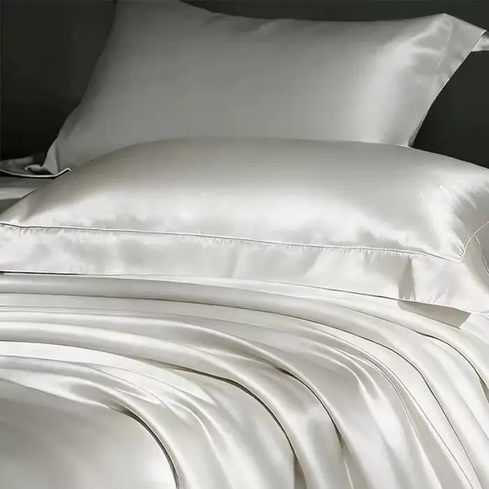 Parure de lit complète en satin blanc pour chambre à coucher