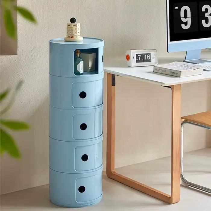 Armoire de chevet rouge en filet nordique