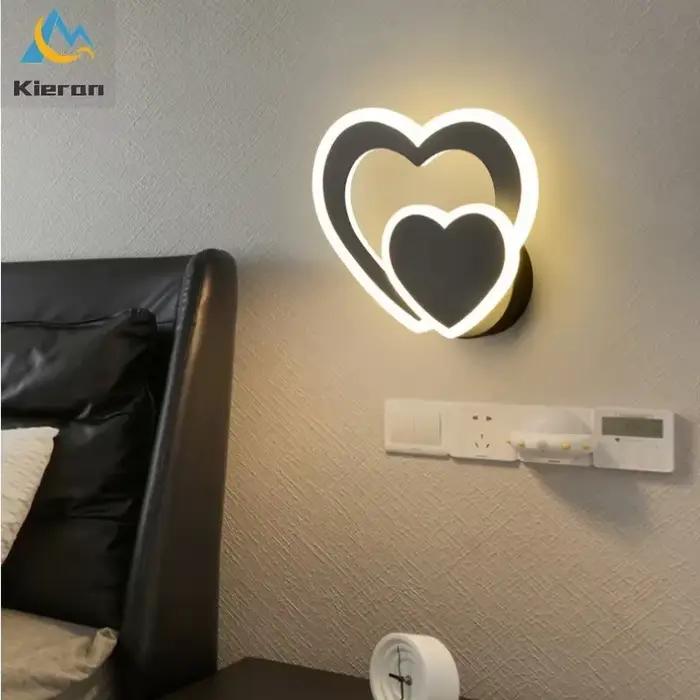 Applique murale LED moderne en forme de cœur, luminaire décoratif d'intérieur, idéal pour une chambre à coucher, un bureau, un Restaurant, un hôtel, un KTV, une table de chevet ou un salon