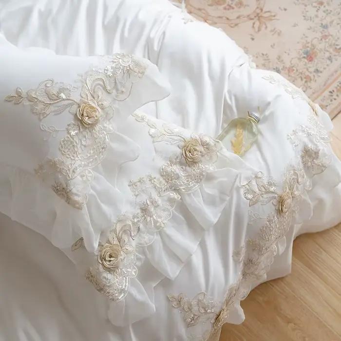 Parure de lit de princesse en dentelle blanche brodée
