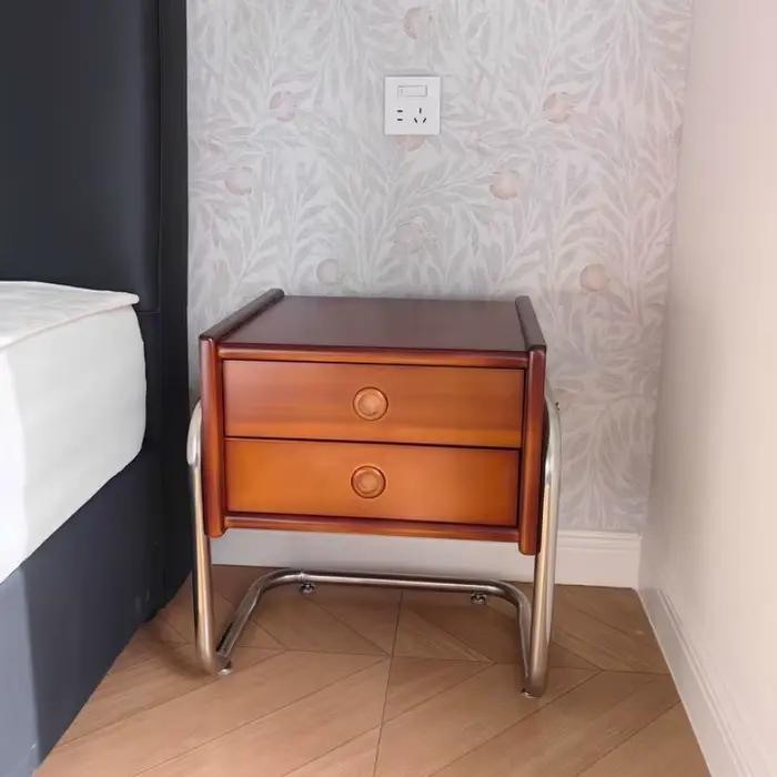 Table de chevet moderne du milieu du siècle