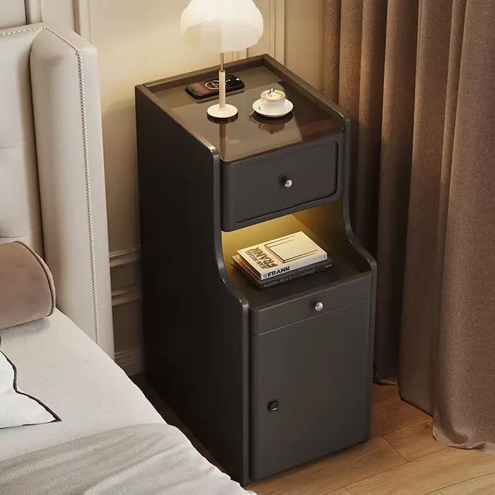 Table de chevet étroite blanche