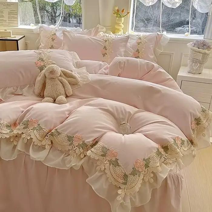 Ensemble de literie en dentelle brodée 4 pièces (housse de couette + drap + taie d'oreiller) Ensemble de couette confortable avec volants, couvre-lit
