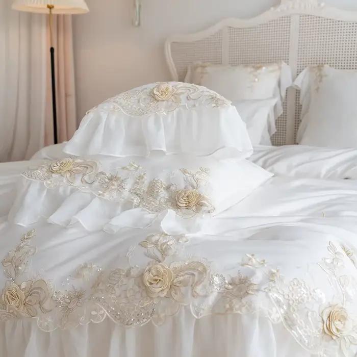 Parure de lit de princesse en dentelle blanche brodée