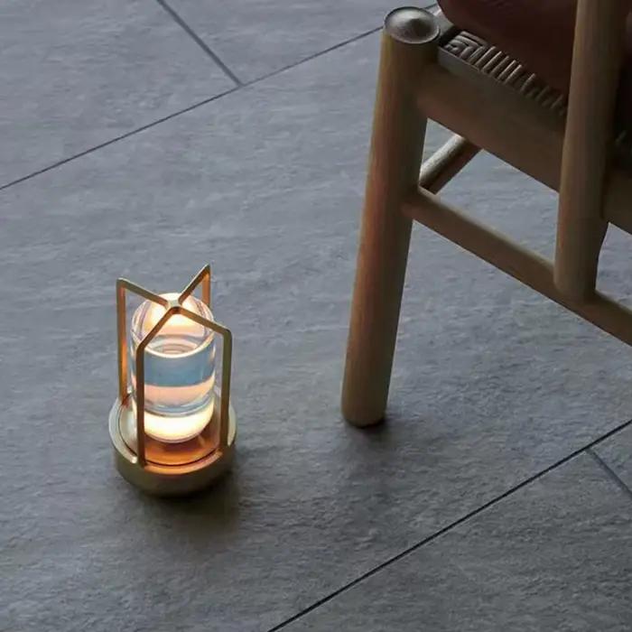 Lampe de chevet en plastique avec éclairage LED tactile