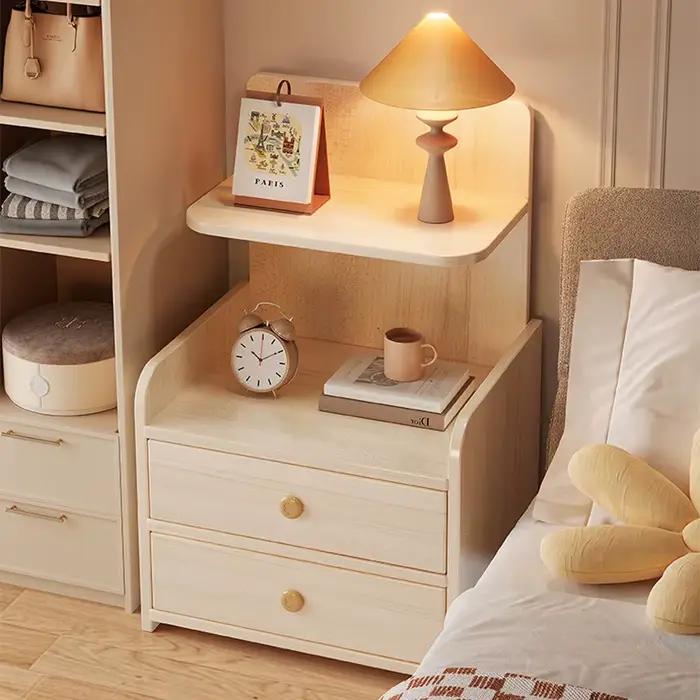 Table de chevet petite et simple
