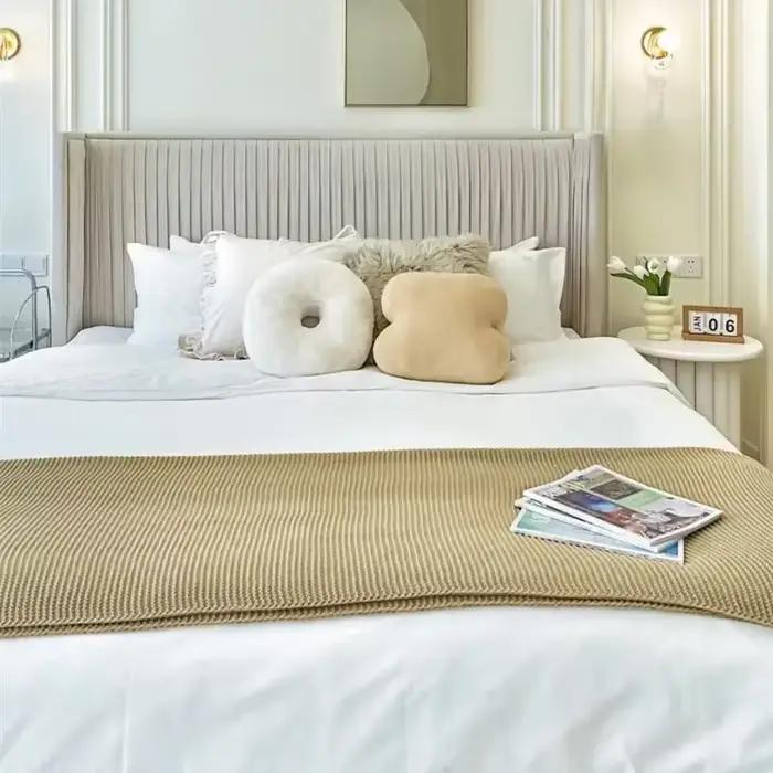 Cadre de lit confortable et élégant de 1