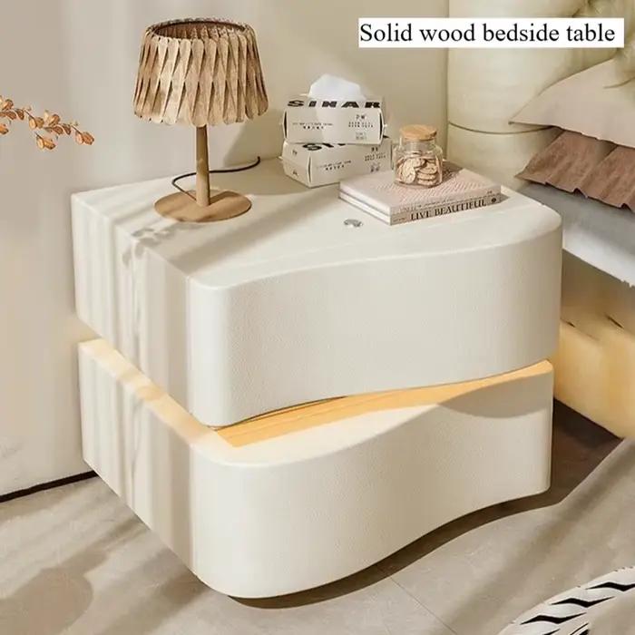 Table de chevet en bois naturel