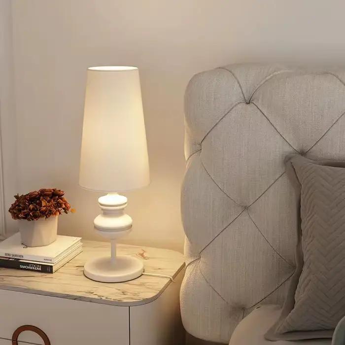 Lampe de chevet Simple et confortable pour chambre à coucher, lampe de Table de lecture pour étude, décoration de salon, éclairage de garde de chambre d'hôtel, lampe de bureau