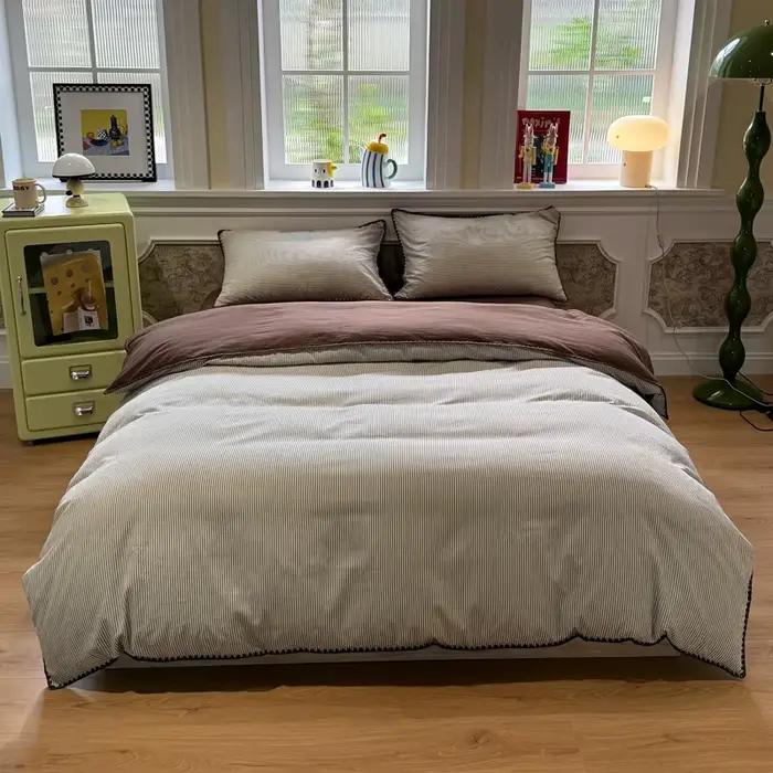 Parure de lit rayée minimaliste moderne, douce et respirante, avec housse de couette, drap plat et taie d'oreiller – Nouvelle collection