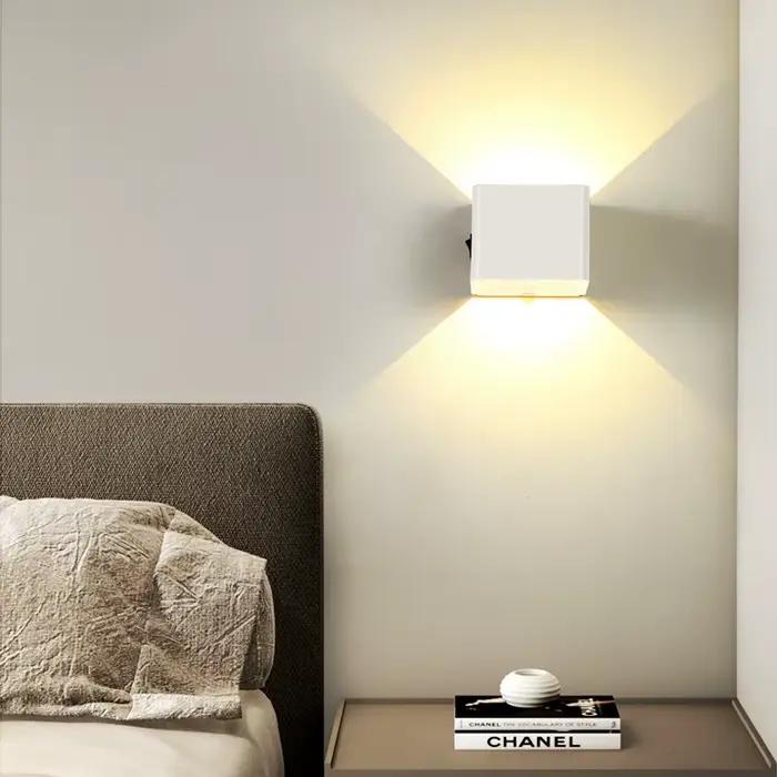 Lampe murale LED moderne rechargeable par USB avec fixation magnétique et capteur de présence humaine, idéale pour chambre à coucher, chevet, couloir et éclairage de passage