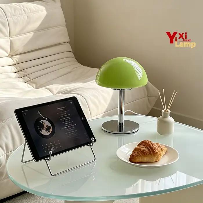 Lampe de bureau en verre de Murano, demi-dôme, style contemporain moderne, lampe à intensité variable, lumière décorative pour bureau, table d'appoint et salon