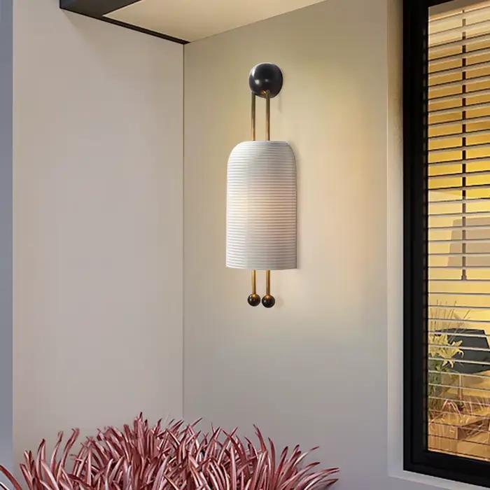 Applique murale rétro simple en verre blanc, style nordique de styliste, luminaire décoratif d'intérieur, idéal pour une chambre à coucher ou un hôtel