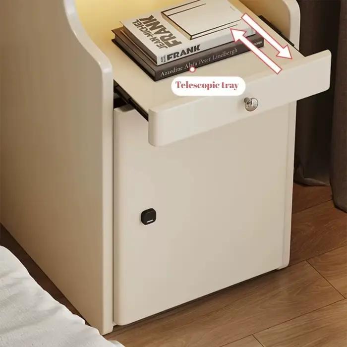 Table de chevet étroite blanche