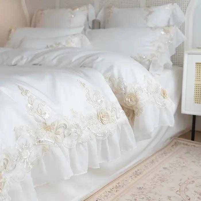 Parure de lit de princesse en dentelle blanche brodée