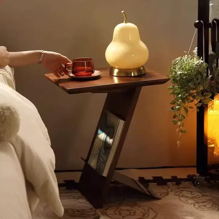 Table De chevet en métal peu encombrante