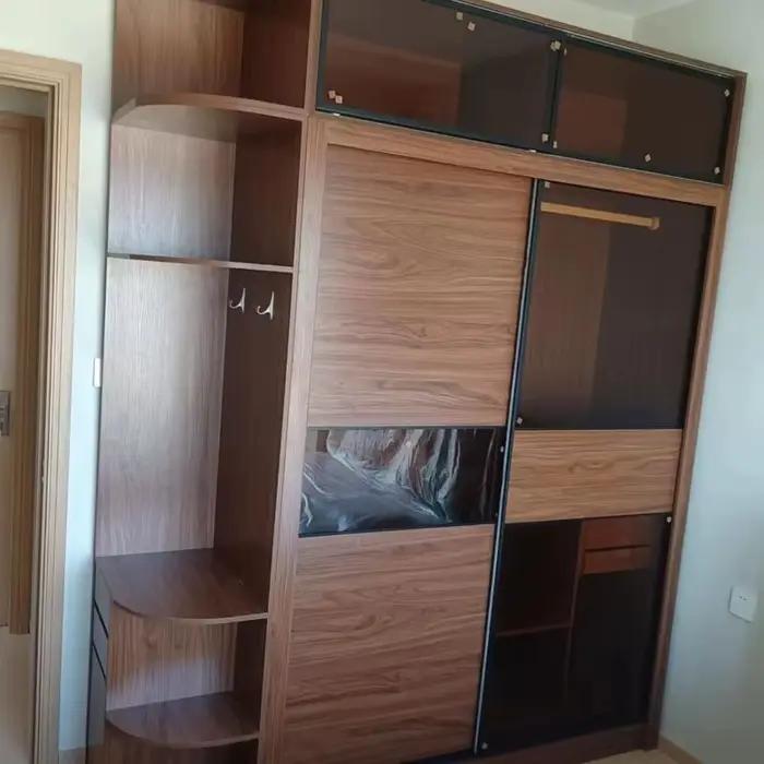 Rangement suspendu garde-robe vêtements Dressing parfum armoire en bois Organization