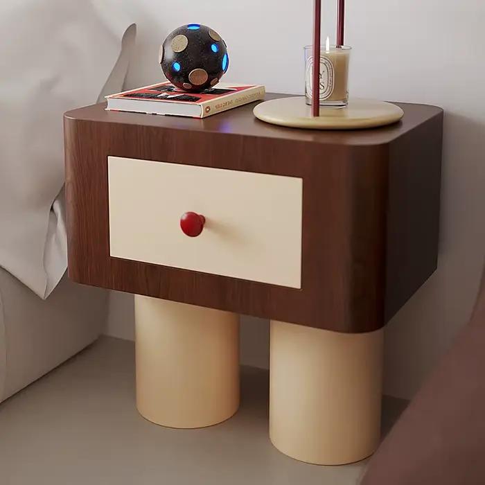 Chambre petite Table de chevet ronde qualité délicatesse