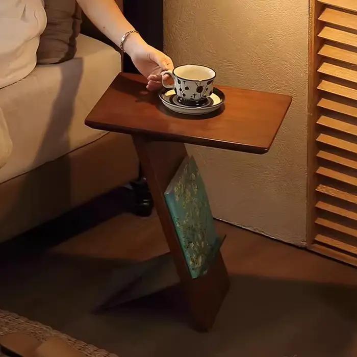 Table De chevet en métal peu encombrante