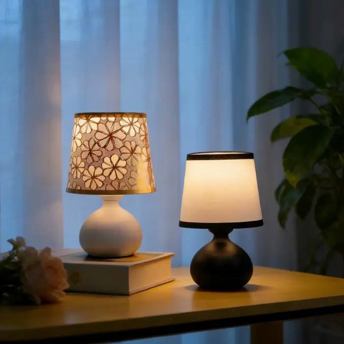 Les lampes de chevet de petite et moyenne taille conviennent à un usage domestique