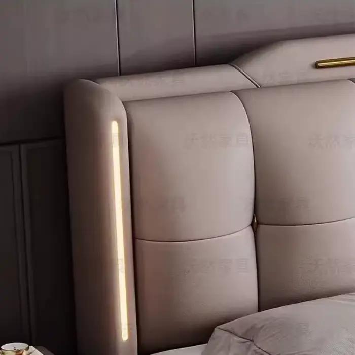 Lit en bois avec tiroirs et étagères de rangement