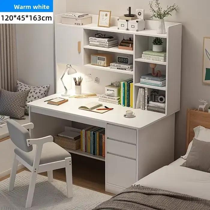 Bureau d'ordinateur moderne et simple pour la maison