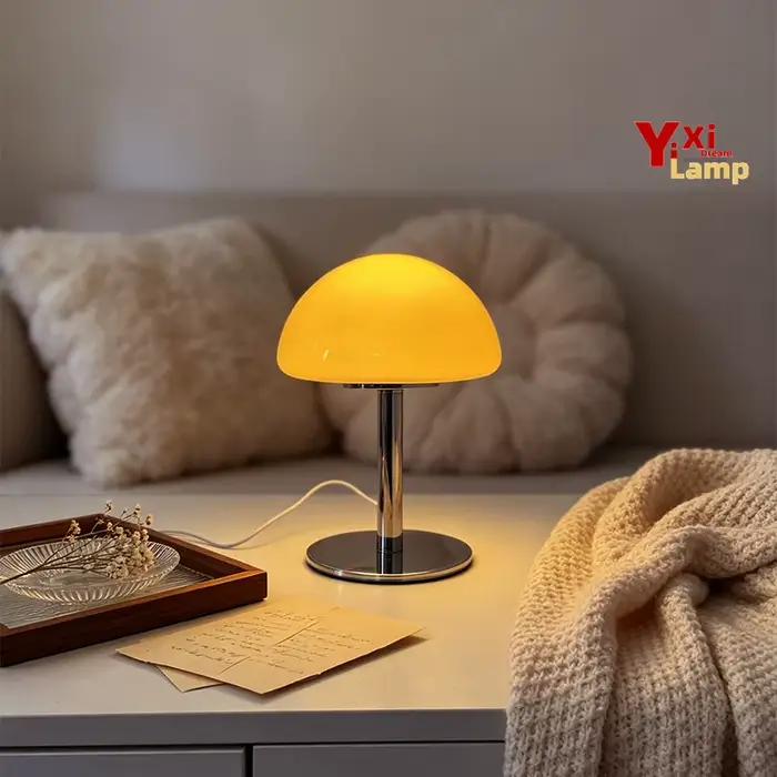 Lampe de bureau en verre de Murano, demi-dôme, style contemporain moderne, lampe à intensité variable, lumière décorative pour bureau, table d'appoint et salon
