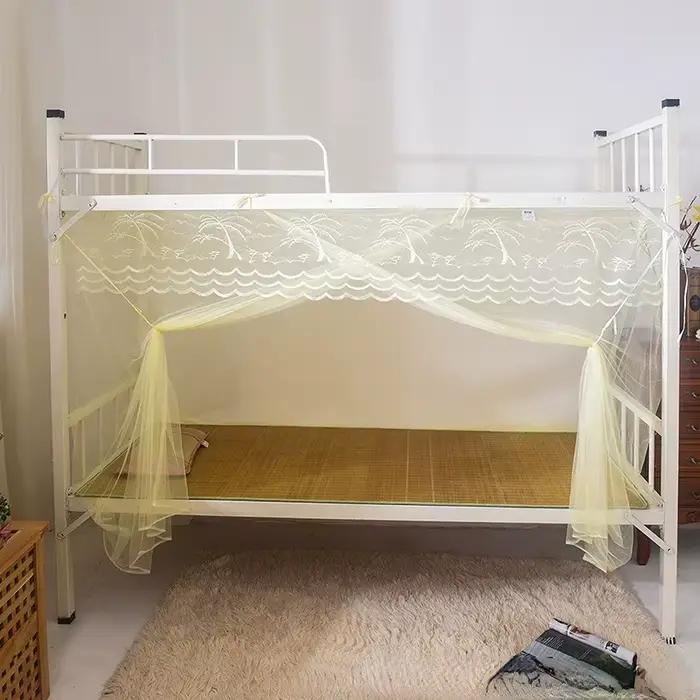 Rideau de lit en canopée