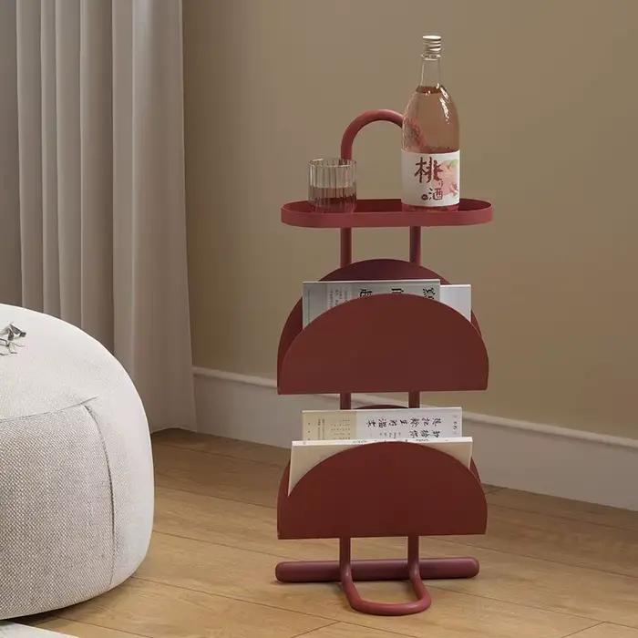 Table basse en métal avec porte-revues
