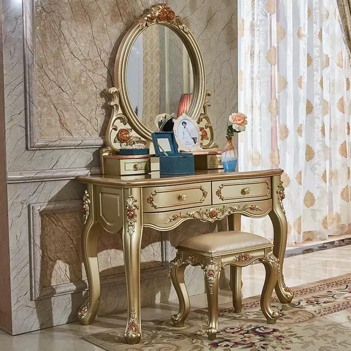 Coiffeuse dorée pour femmes