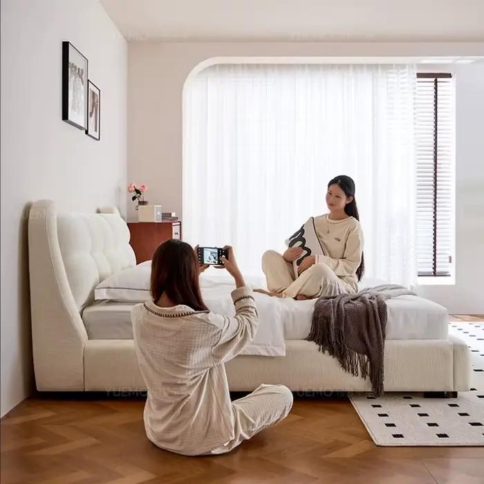 Lit double en tissu chenille avec tête de lit à dossier souple